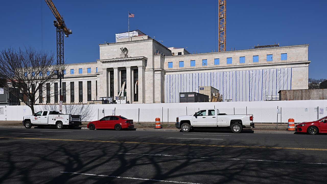 Edificio de la Reserva Federal durante las obras de 2025. Archivo.
